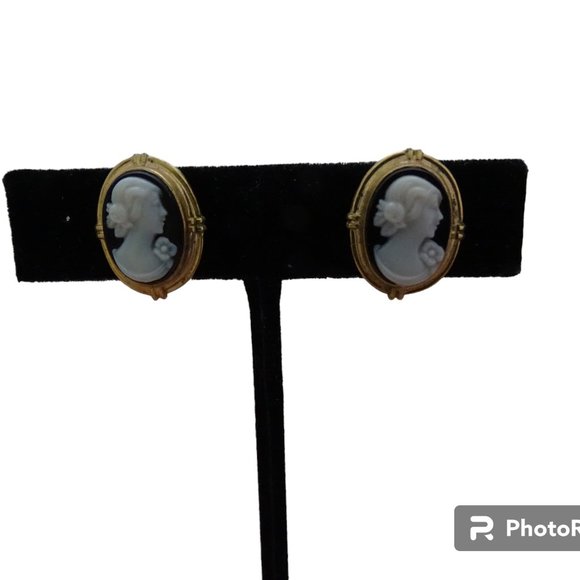 4 VICTORIAN LADIES CARVED CAMEO\'S BRACELET SURROUNDED WITH FILLIGREE